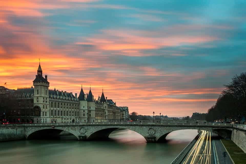 https://projetos.ss2.com.br/btgviagens/wp-content/uploads/2020/01/londres-paris-e-as-capitais-imperiais.jpg